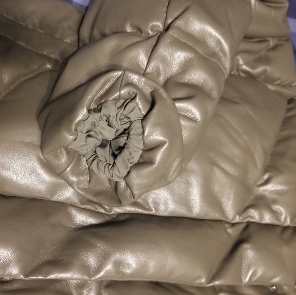 NWT The Cloud Puff wilfred vegan sz S - Picture 3 of 11